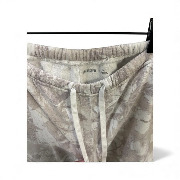 Hollister Beige Camo Joggers - Picture 4 of 5